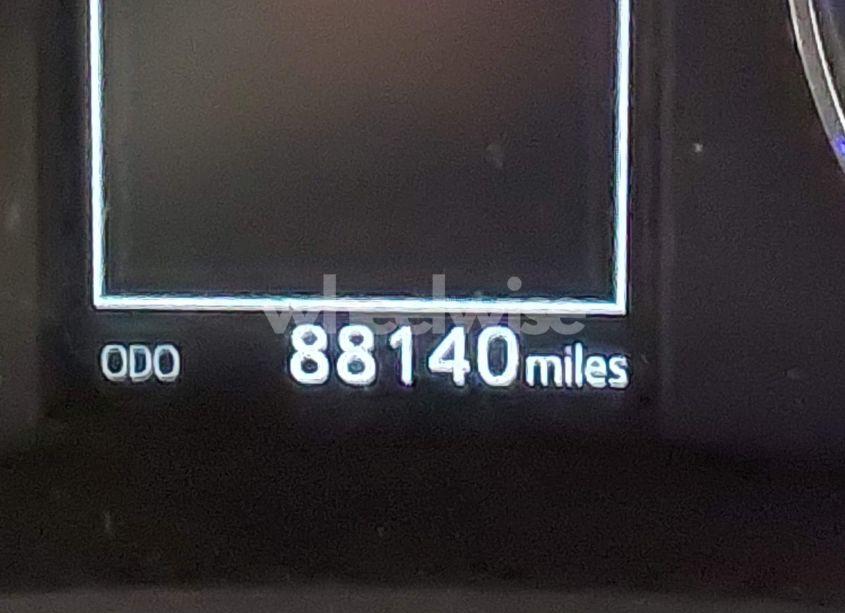 Photo 15 of 2018 Toyota Corolla SE (VIN 2T1BURHE6JC011920)