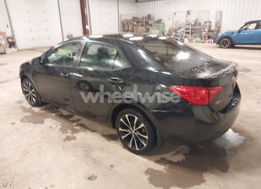 Photo 3 of 2018 Toyota Corolla SE (VIN 2T1BURHE6JC011920)