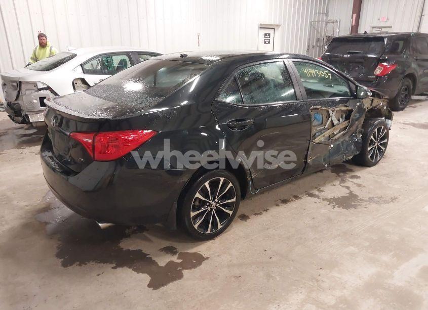 Photo 4 of 2018 Toyota Corolla SE (VIN 2T1BURHE6JC011920)