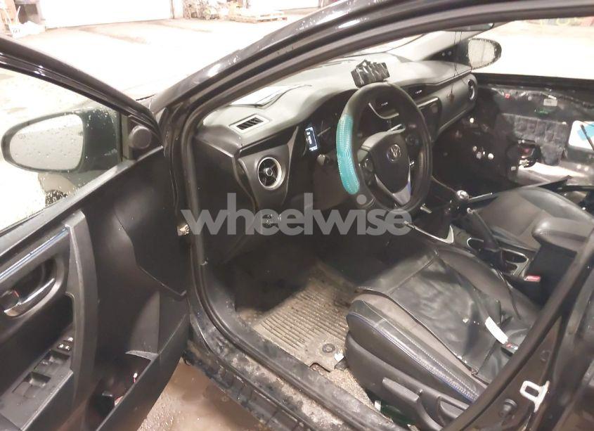 Photo 5 of 2018 Toyota Corolla SE (VIN 2T1BURHE6JC011920)