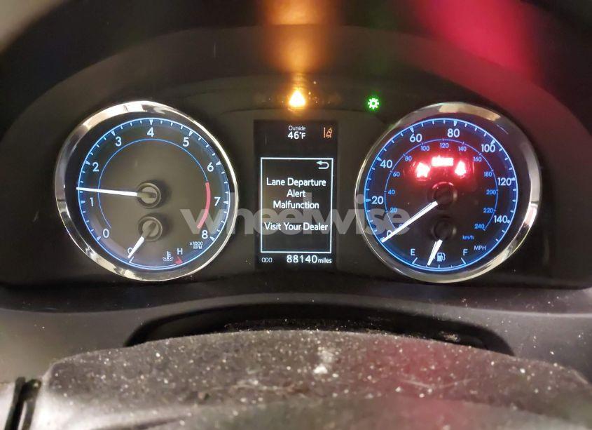 Photo 7 of 2018 Toyota Corolla SE (VIN 2T1BURHE6JC011920)