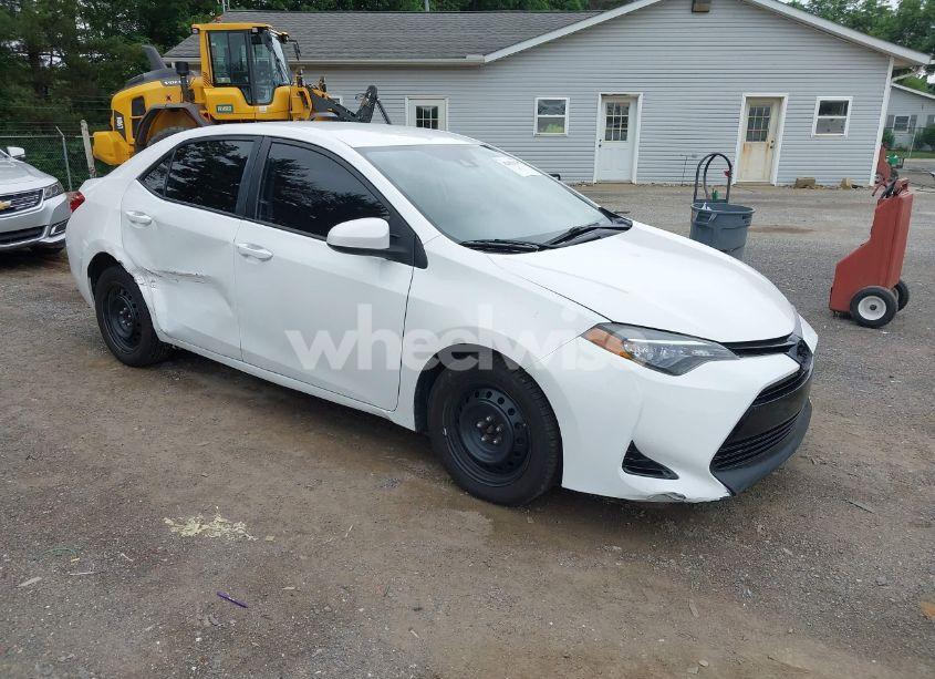 2018 Toyota Corolla LE (VIN 2T1BURHE6JC012680) main photo