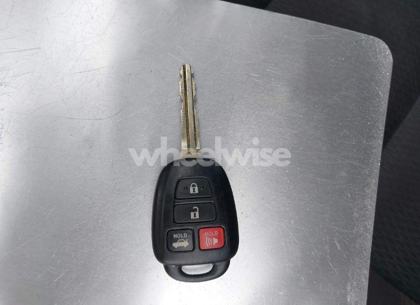 Photo 11 of 2018 Toyota Corolla LE (VIN 2T1BURHE6JC012680)