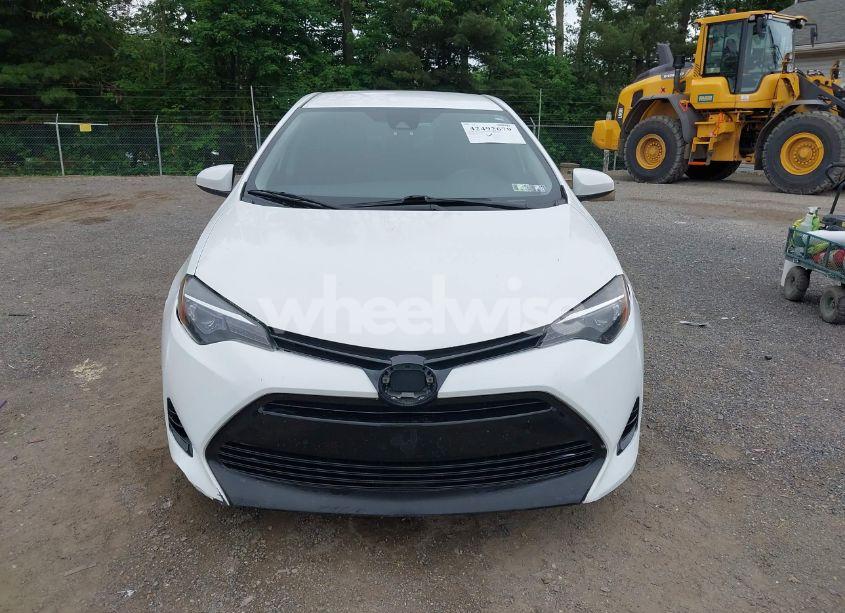 Photo 12 of 2018 Toyota Corolla LE (VIN 2T1BURHE6JC012680)