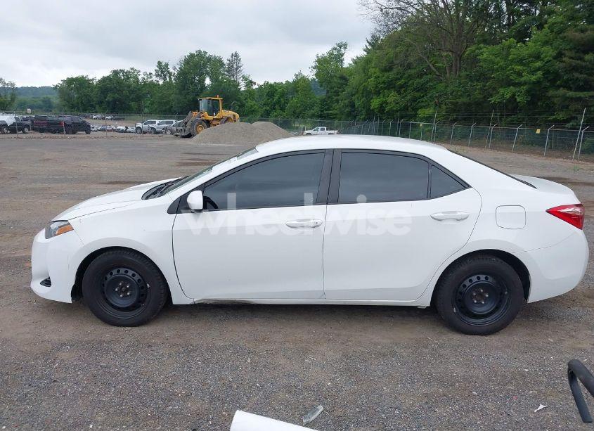 Photo 14 of 2018 Toyota Corolla LE (VIN 2T1BURHE6JC012680)