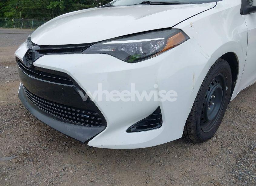 Photo 18 of 2018 Toyota Corolla LE (VIN 2T1BURHE6JC012680)