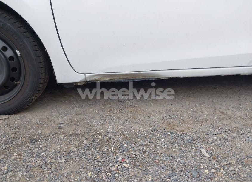 Photo 19 of 2018 Toyota Corolla LE (VIN 2T1BURHE6JC012680)