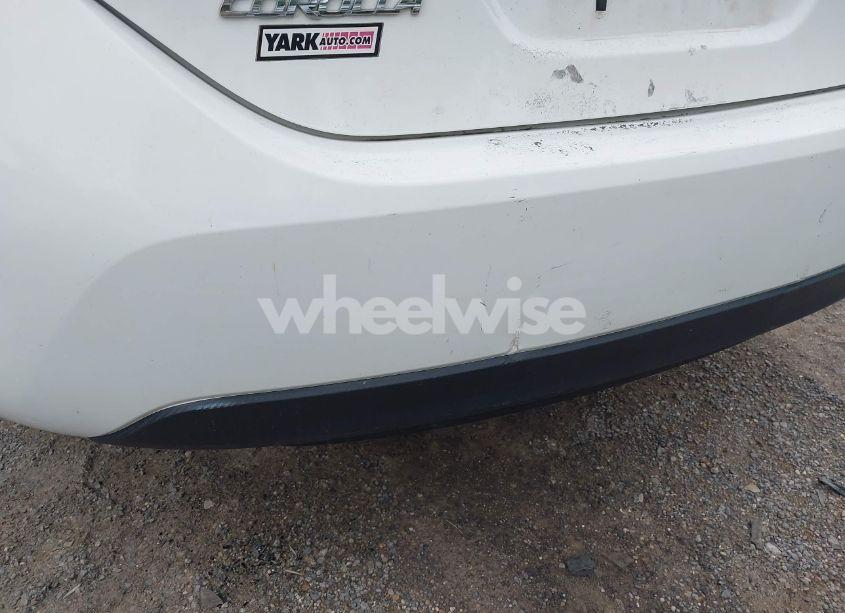 Photo 20 of 2018 Toyota Corolla LE (VIN 2T1BURHE6JC012680)