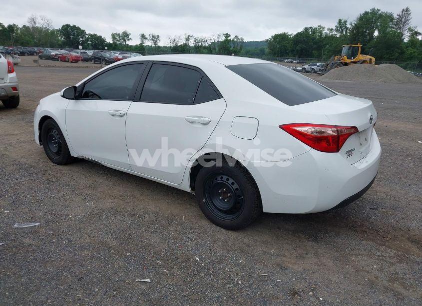 Photo 3 of 2018 Toyota Corolla LE (VIN 2T1BURHE6JC012680)