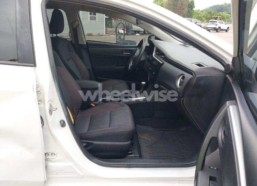 Photo 5 of 2018 Toyota Corolla LE (VIN 2T1BURHE6JC012680)