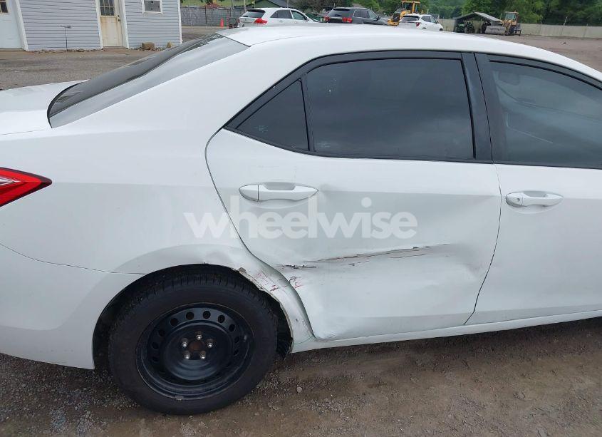 Photo 6 of 2018 Toyota Corolla LE (VIN 2T1BURHE6JC012680)