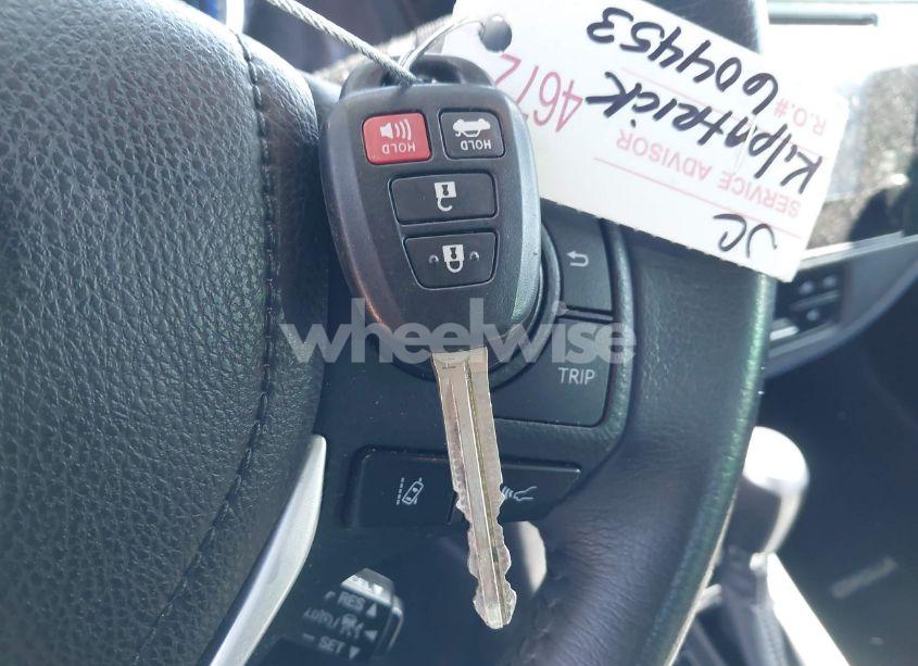 Photo 11 of 2018 Toyota Corolla SE (VIN 2T1BURHE6JC017619)