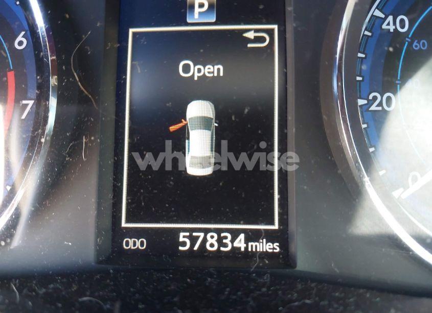 Photo 15 of 2018 Toyota Corolla SE (VIN 2T1BURHE6JC017619)