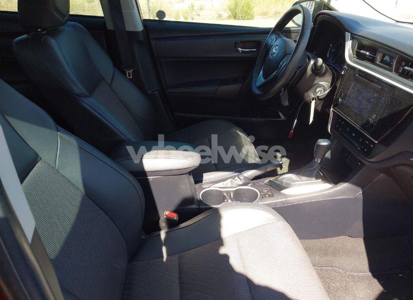 Photo 5 of 2018 Toyota Corolla SE (VIN 2T1BURHE6JC017619)