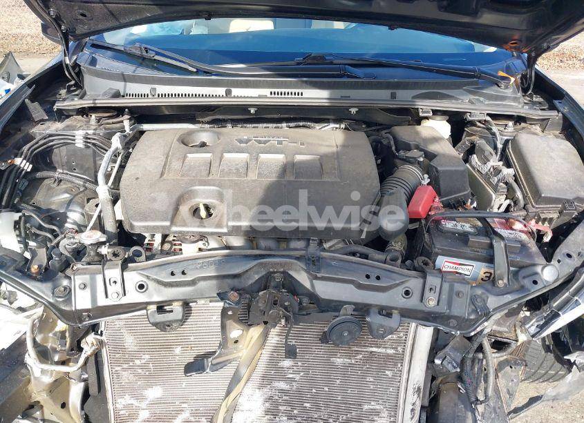 Photo 10 of 2018 Toyota Corolla LE (VIN 2T1BURHE6JC017829)