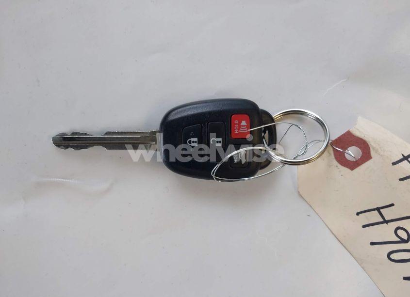 Photo 11 of 2018 Toyota Corolla LE (VIN 2T1BURHE6JC017829)