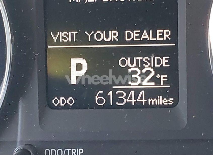 Photo 15 of 2018 Toyota Corolla LE (VIN 2T1BURHE6JC017829)