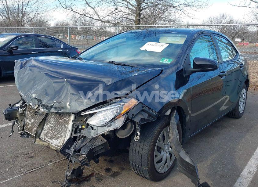 Photo 2 of 2018 Toyota Corolla LE (VIN 2T1BURHE6JC017829)