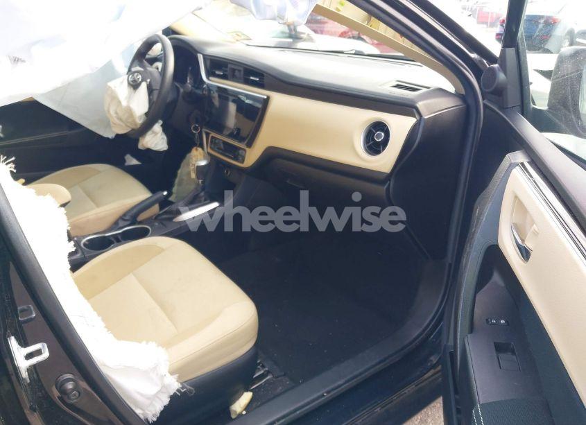 Photo 5 of 2018 Toyota Corolla LE (VIN 2T1BURHE6JC017829)