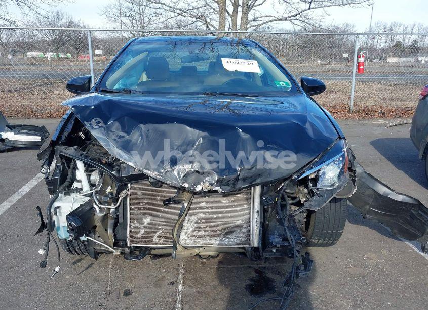 Photo 6 of 2018 Toyota Corolla LE (VIN 2T1BURHE6JC017829)