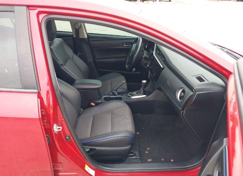 Photo 5 of 2018 Toyota Corolla SE (VIN 2T1BURHE6JC022934)