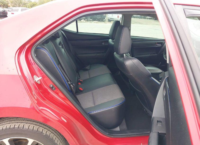 Photo 8 of 2018 Toyota Corolla SE (VIN 2T1BURHE6JC022934)