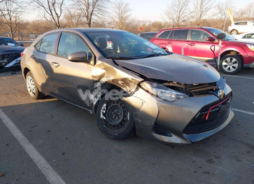 2018 Toyota Corolla LE (VIN 2T1BURHE6JC040320) main photo