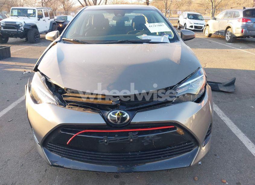 Photo 12 of 2018 Toyota Corolla LE (VIN 2T1BURHE6JC040320)