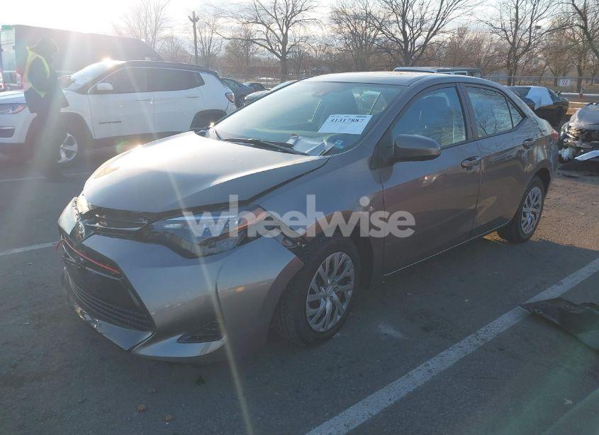 Photo 2 of 2018 Toyota Corolla LE (VIN 2T1BURHE6JC040320)