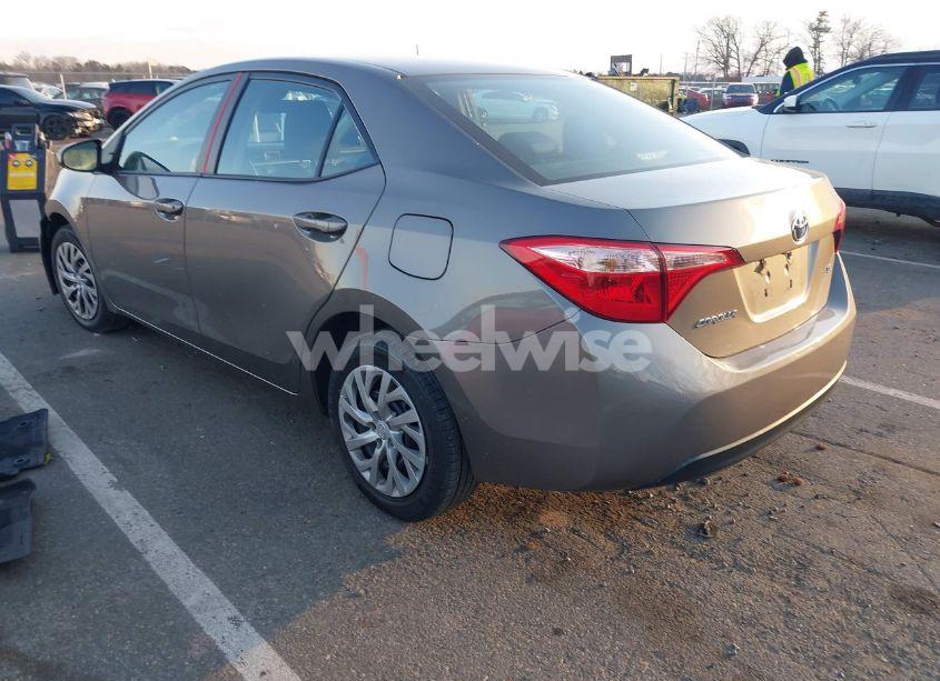 Photo 3 of 2018 Toyota Corolla LE (VIN 2T1BURHE6JC040320)