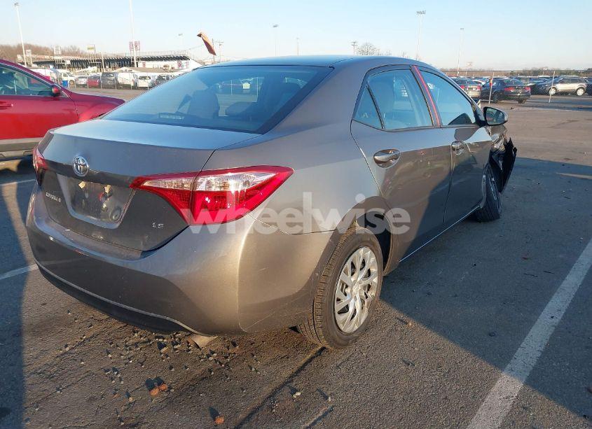 Photo 4 of 2018 Toyota Corolla LE (VIN 2T1BURHE6JC040320)