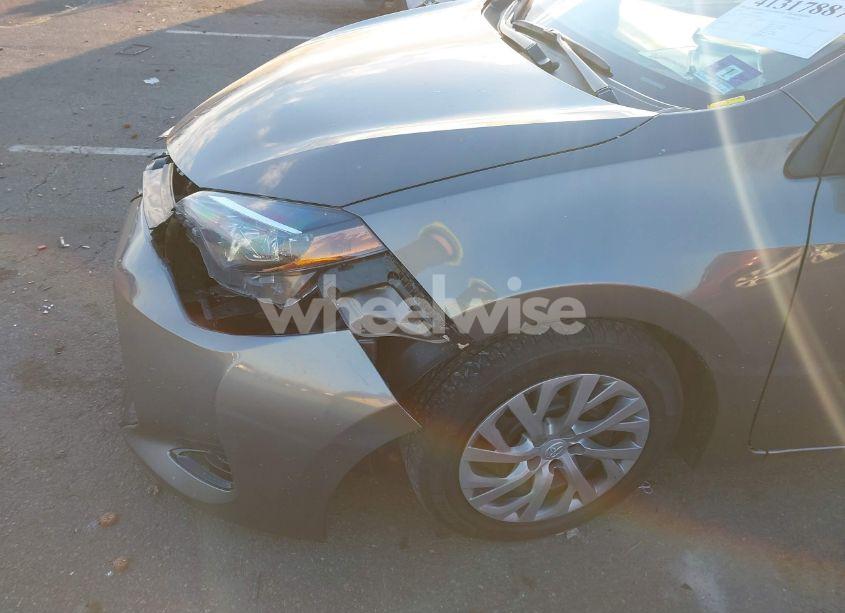 Photo 6 of 2018 Toyota Corolla LE (VIN 2T1BURHE6JC040320)