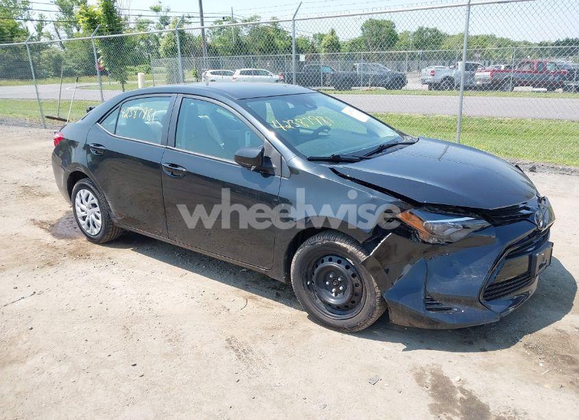 2018 Toyota Corolla LE (VIN 2T1BURHE6JC041032) main photo