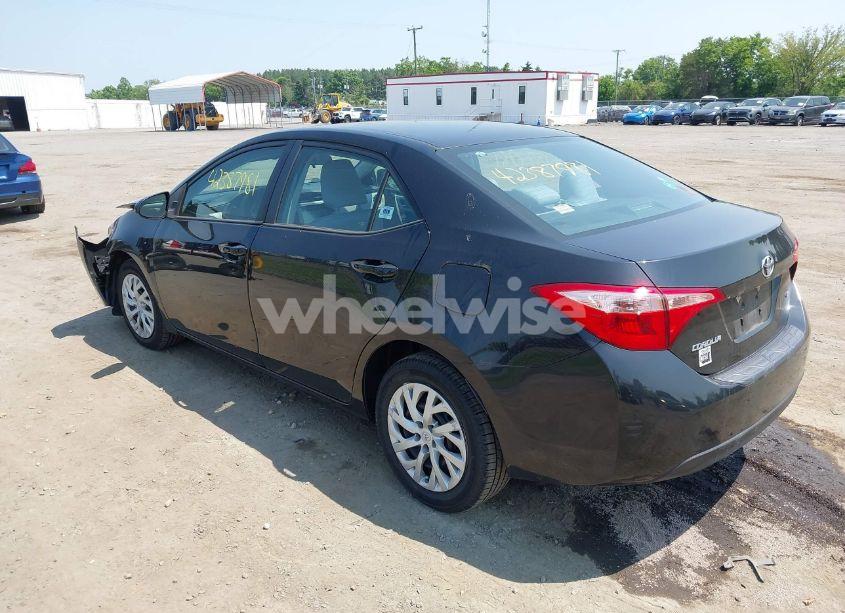 Photo 3 of 2018 Toyota Corolla LE (VIN 2T1BURHE6JC041032)