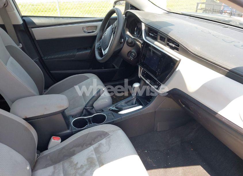 Photo 5 of 2018 Toyota Corolla LE (VIN 2T1BURHE6JC041032)