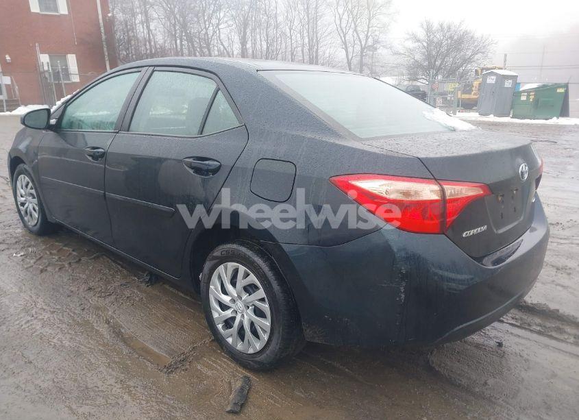 Photo 3 of 2018 Toyota Corolla LE (VIN 2T1BURHE6JC051933)