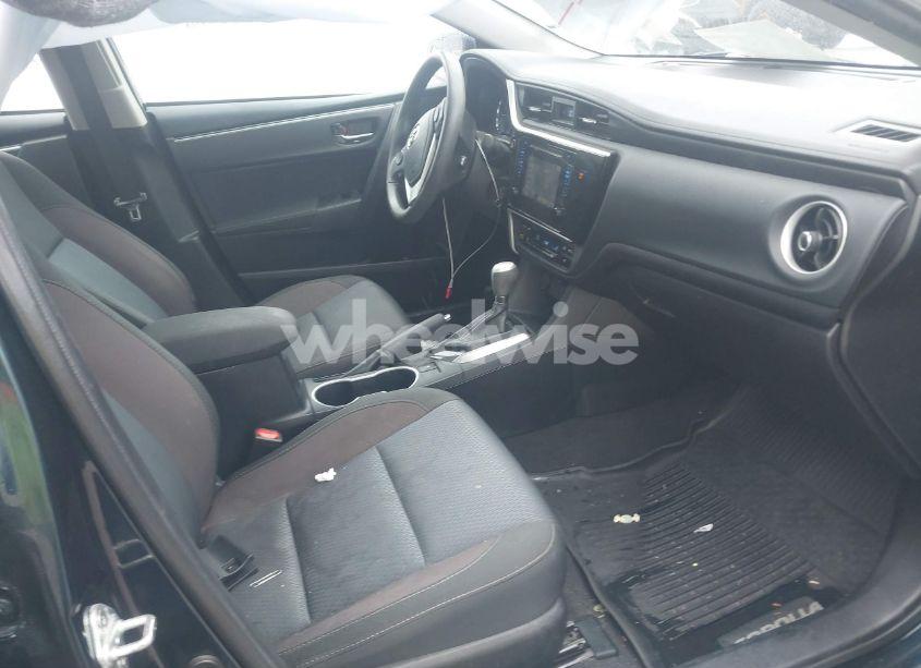 Photo 5 of 2018 Toyota Corolla LE (VIN 2T1BURHE6JC051933)