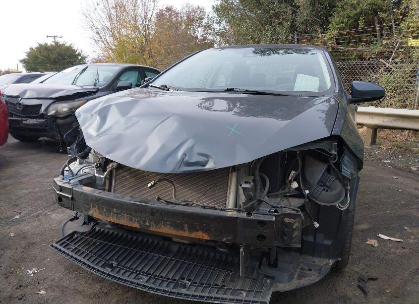 Photo 12 of 2018 Toyota Corolla LE (VIN 2T1BURHE6JC053343)