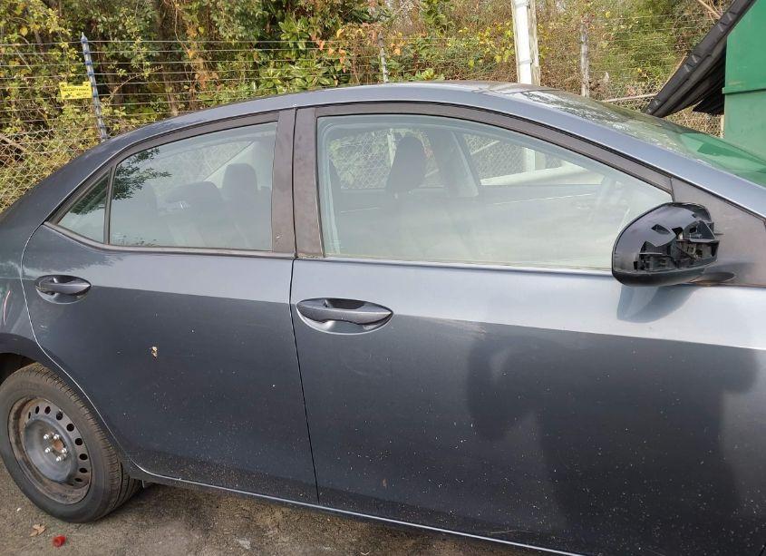 Photo 13 of 2018 Toyota Corolla LE (VIN 2T1BURHE6JC053343)