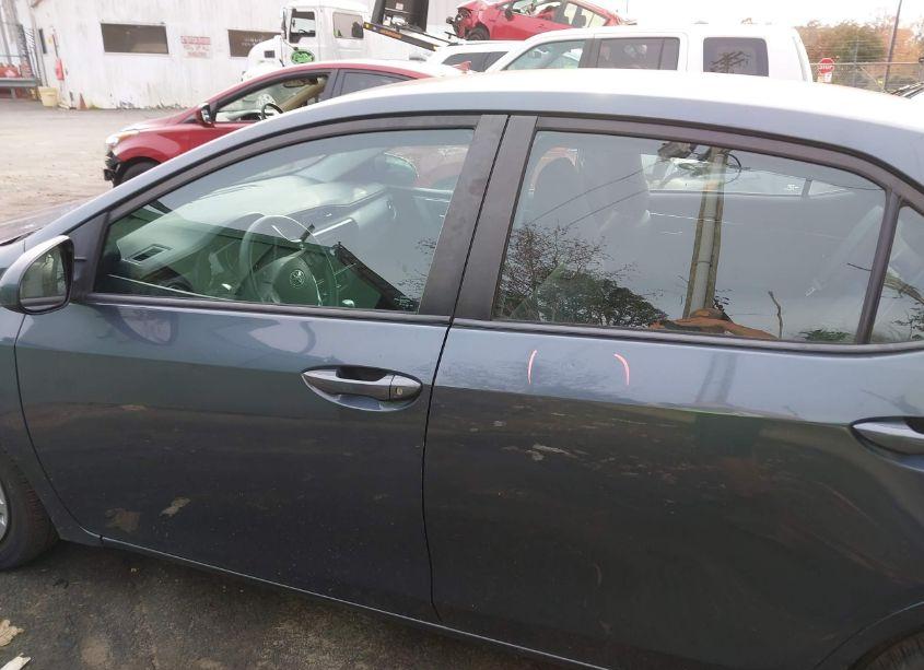 Photo 14 of 2018 Toyota Corolla LE (VIN 2T1BURHE6JC053343)