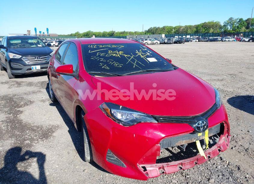 2018 Toyota Corolla LE (VIN 2T1BURHE6JC057196) main photo