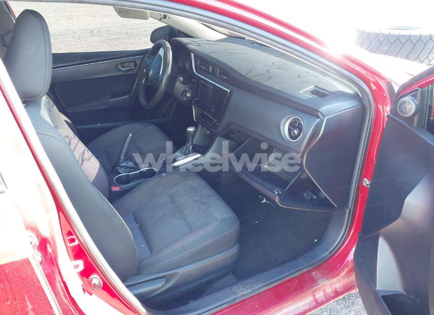 Photo 5 of 2018 Toyota Corolla LE (VIN 2T1BURHE6JC057196)