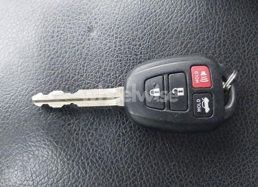 Photo 11 of 2018 Toyota Corolla SE (VIN 2T1BURHE6JC057943)