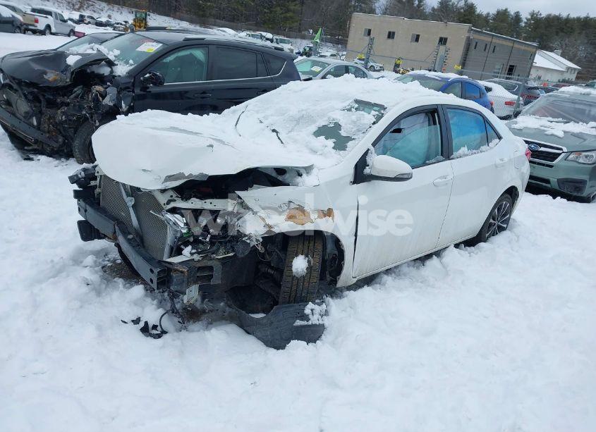 Photo 2 of 2018 Toyota Corolla SE (VIN 2T1BURHE6JC057943)