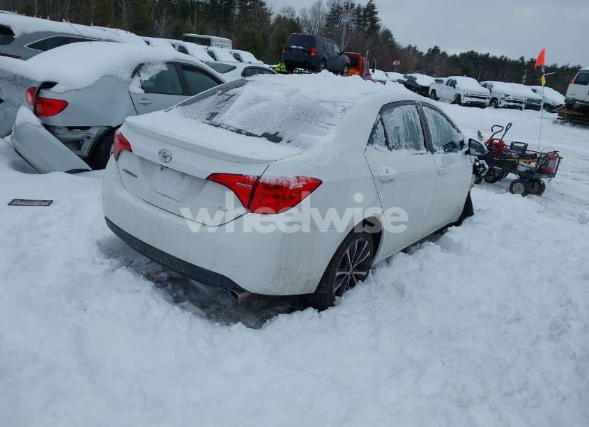 Photo 4 of 2018 Toyota Corolla SE (VIN 2T1BURHE6JC057943)