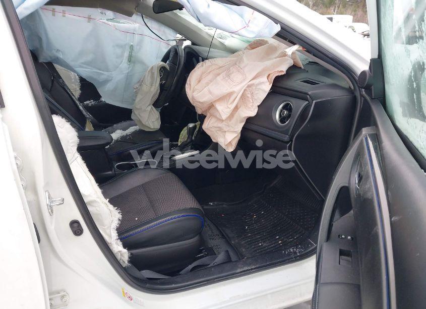 Photo 5 of 2018 Toyota Corolla SE (VIN 2T1BURHE6JC057943)