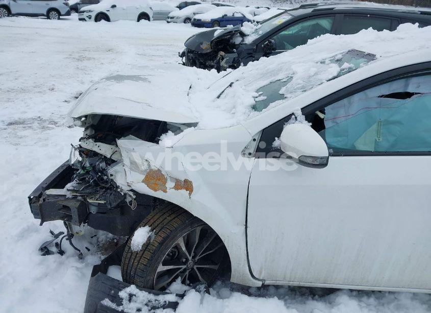 Photo 6 of 2018 Toyota Corolla SE (VIN 2T1BURHE6JC057943)