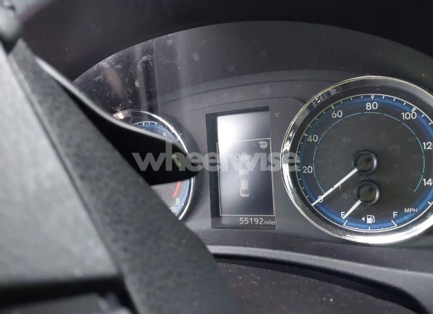 Photo 7 of 2018 Toyota Corolla SE (VIN 2T1BURHE6JC057943)