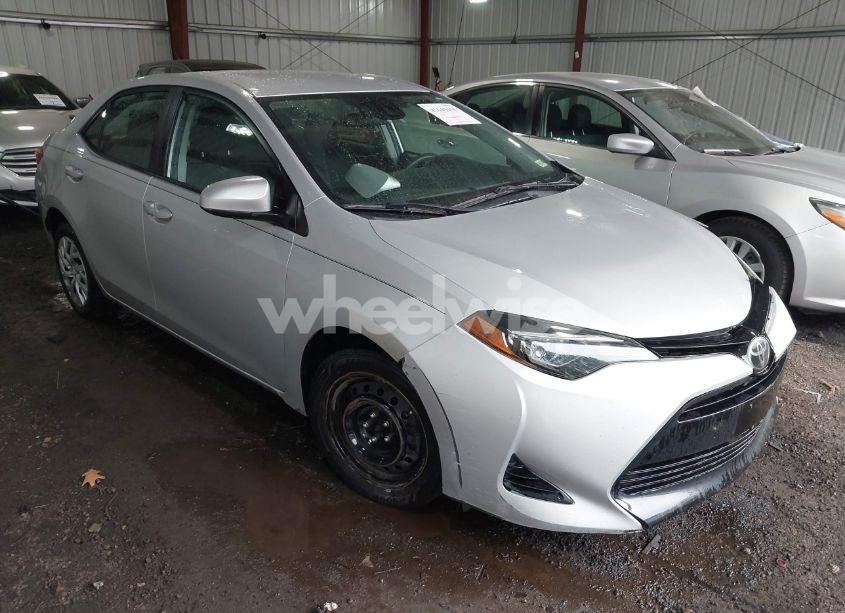 2018 Toyota Corolla LE (VIN 2T1BURHE6JC062978) main photo