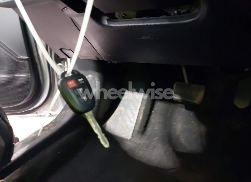 Photo 11 of 2018 Toyota Corolla LE (VIN 2T1BURHE6JC062978)